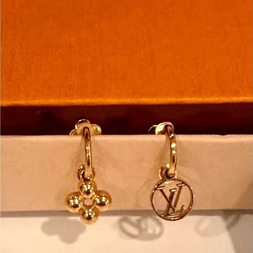 Louis Vuitton Gold Dangle Drop Earrings - Picture 2 of 5